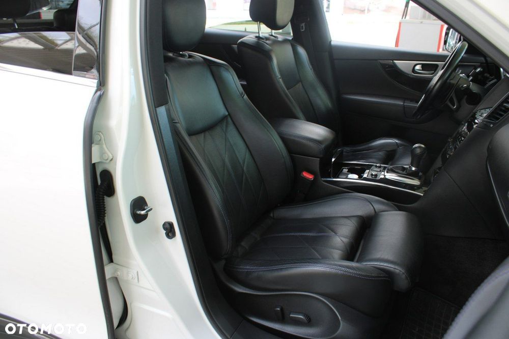 Infiniti QX70 - 9