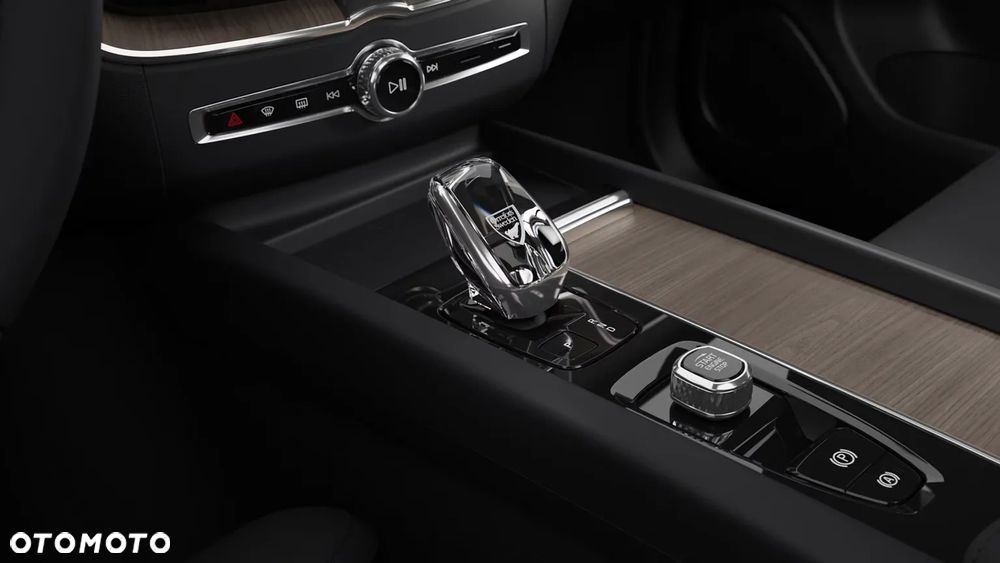Volvo XC 60 T6 Plug-In Hybrid AWD Ultra Dark - 19