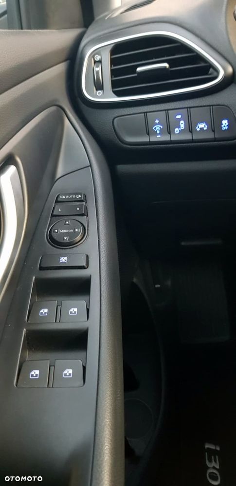 Hyundai i30 1.6 CRDi BlueDrive Premium DCT - 22