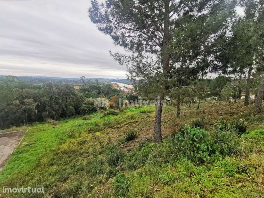 Lote de terreno urbano com 1098 m2 - Grande imagem: 2/6