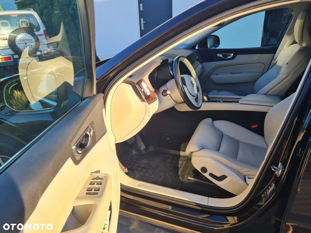 Volvo XC 60 B4 D AWD Momentum Pro - 6