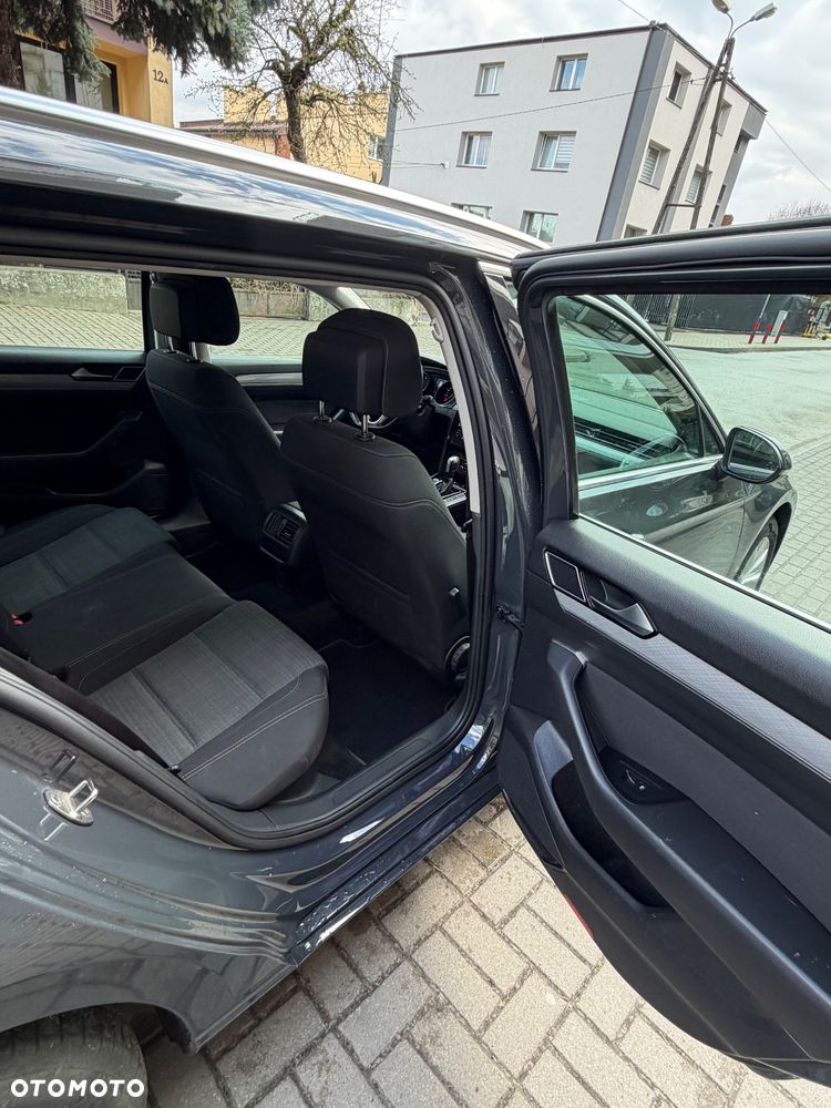Volkswagen Passat 2.0 TDI Business DSG - 13