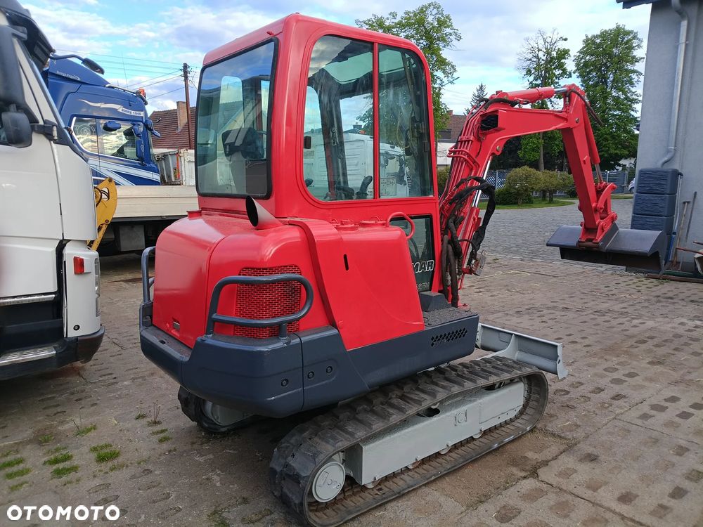 Yanmar B25V - 1