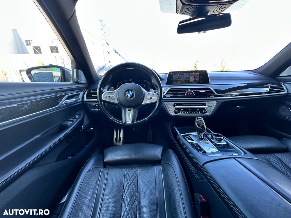 BMW Seria 7 745e - 22