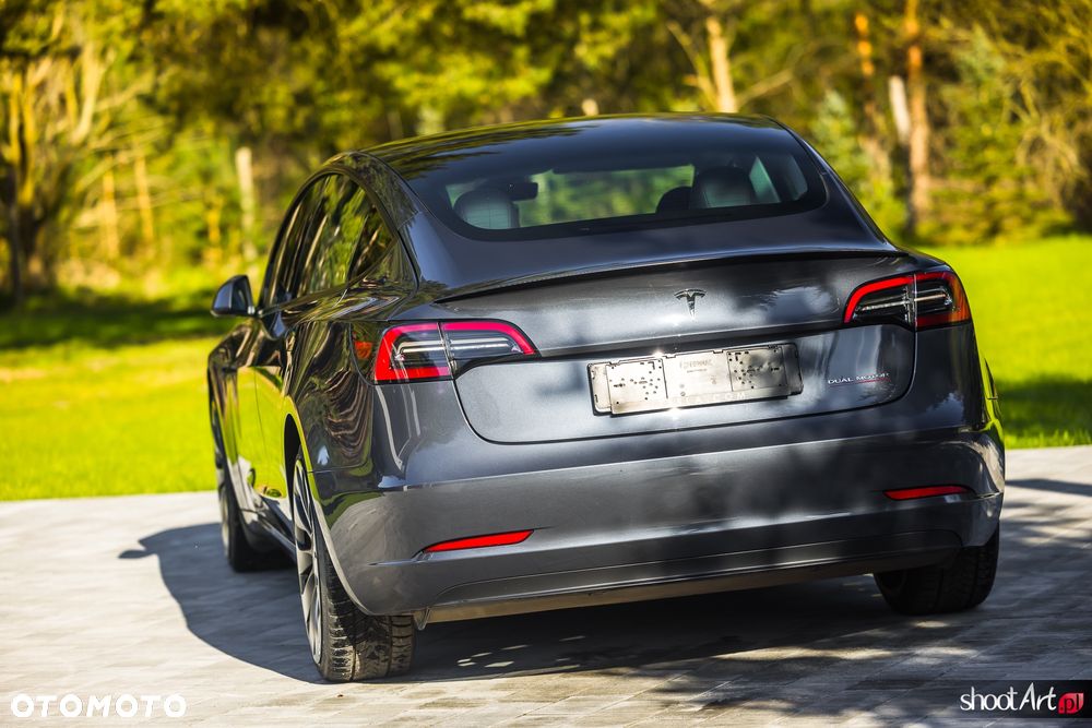 Tesla Model 3 - 4
