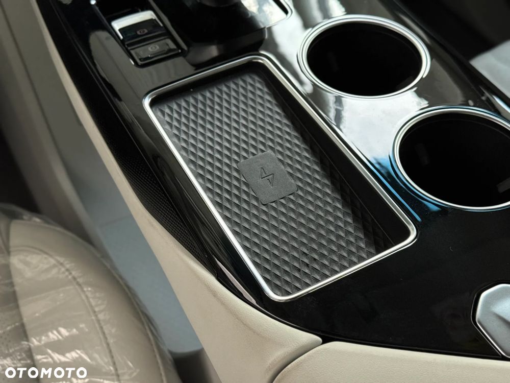 Forthing V-Tour U-Tour V9 / 1.5T HEV E-CVT - 16