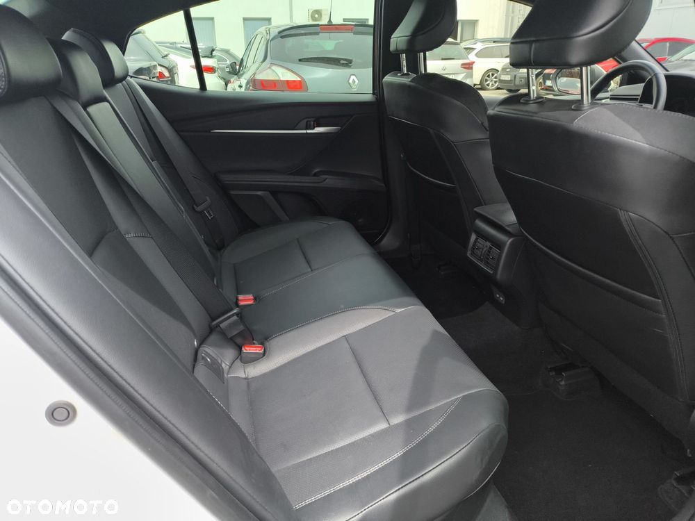 Toyota Camry - 23