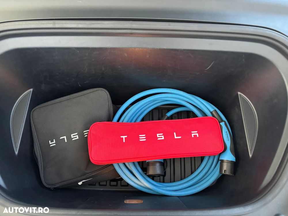 Tesla Model Y - 23