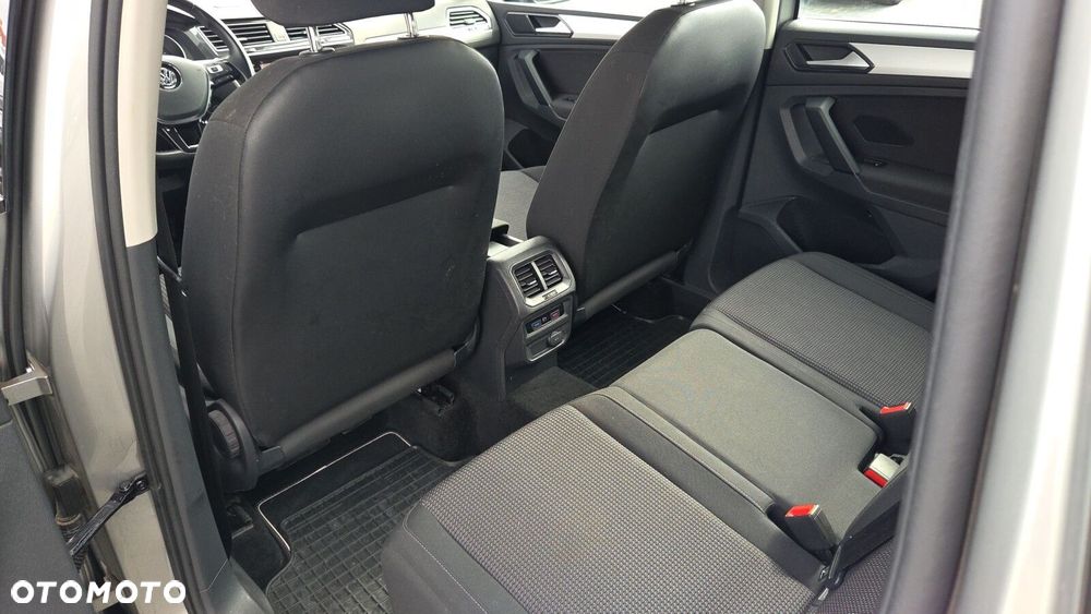 Volkswagen Tiguan - 12