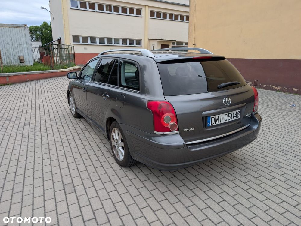 Toyota Avensis 2.0 D-4D Sol - 11