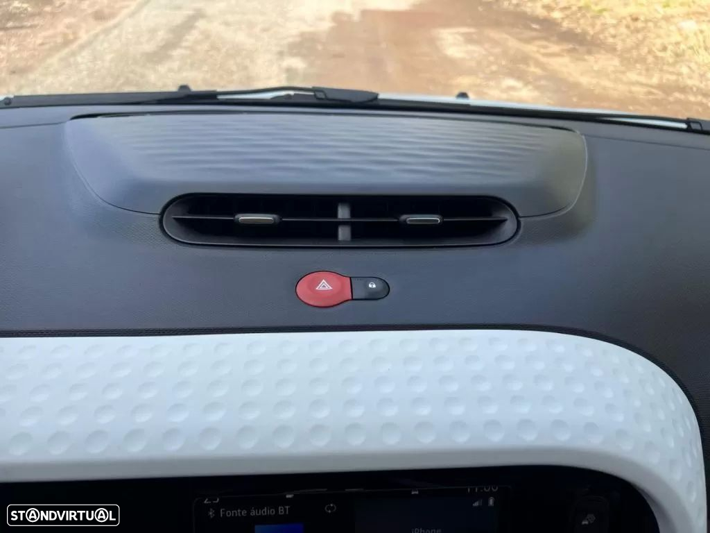 Renault Twingo Z.E. 22 Intens - 32