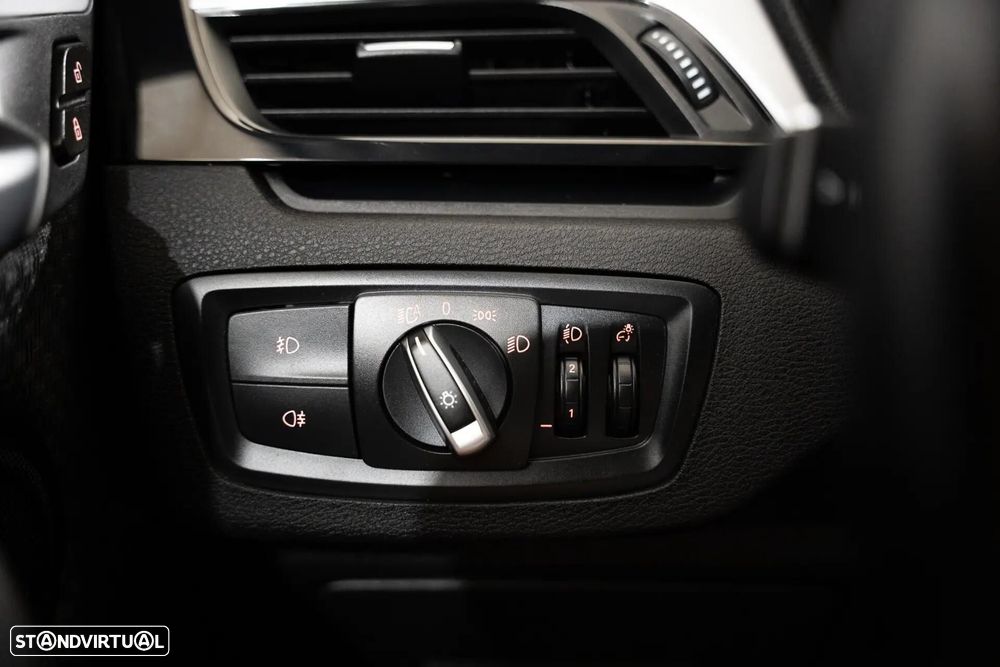 BMW X1 25 e xDrive Corporate Edition - 12
