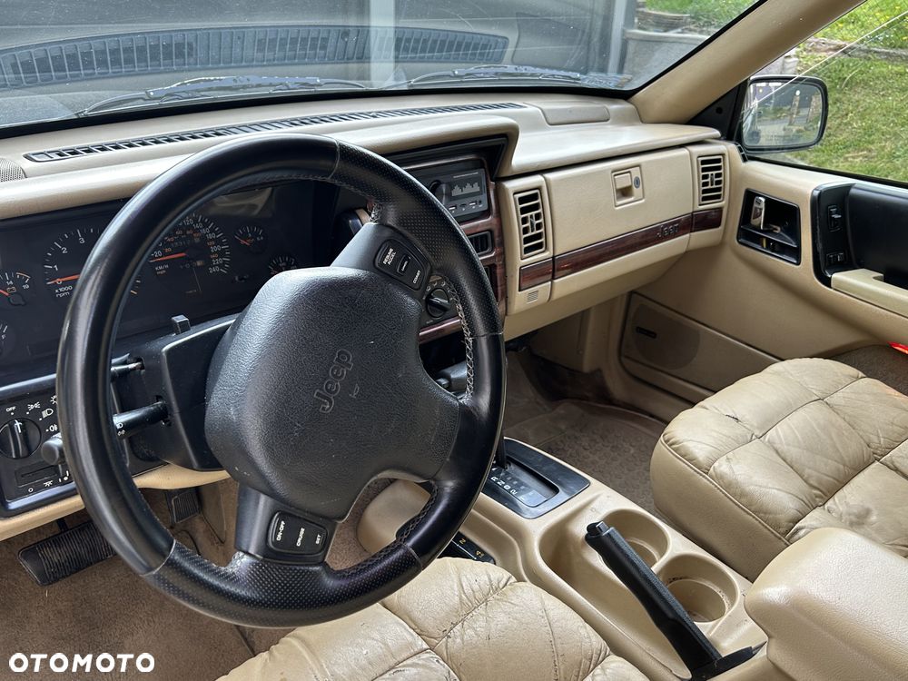 Jeep Grand Cherokee - 12
