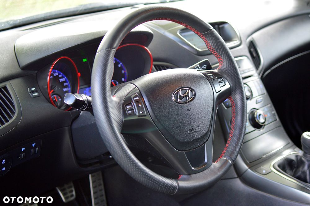 Hyundai Genesis Coupe 2.0 T - 10