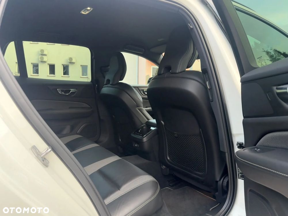 Volvo V60 D4 R-Design - 10