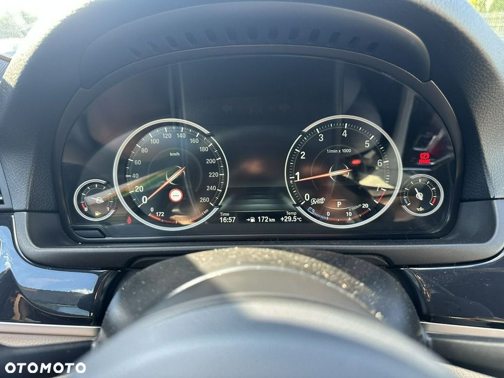 BMW Seria 5 528i xDrive - 14