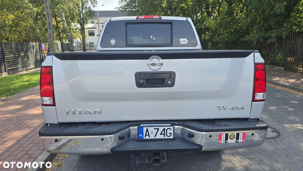 Nissan Titan 5.6 V8 LE Crew Cab - 11