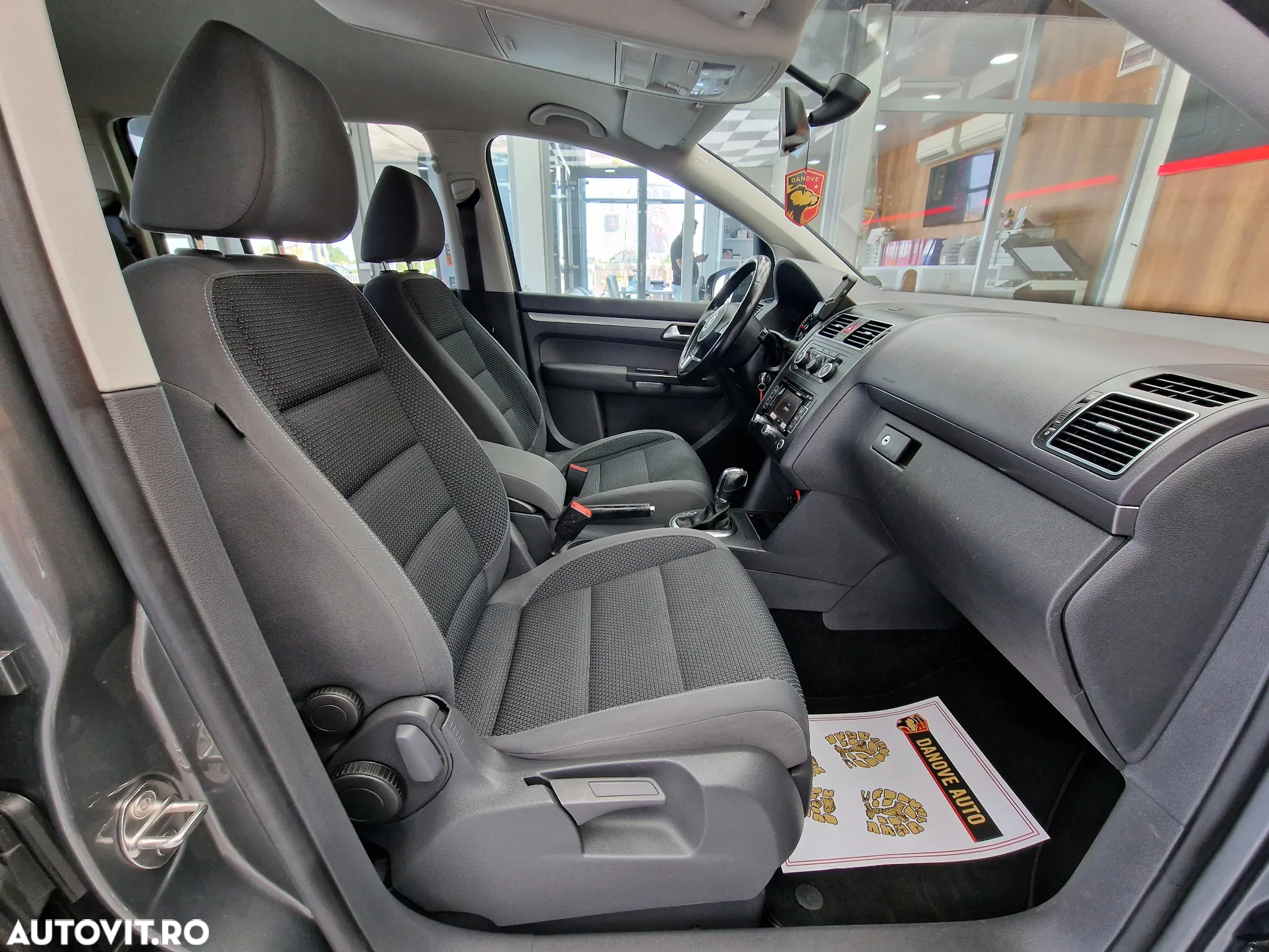 Volkswagen Touran 2.0 TDI DSG Trendline - 13
