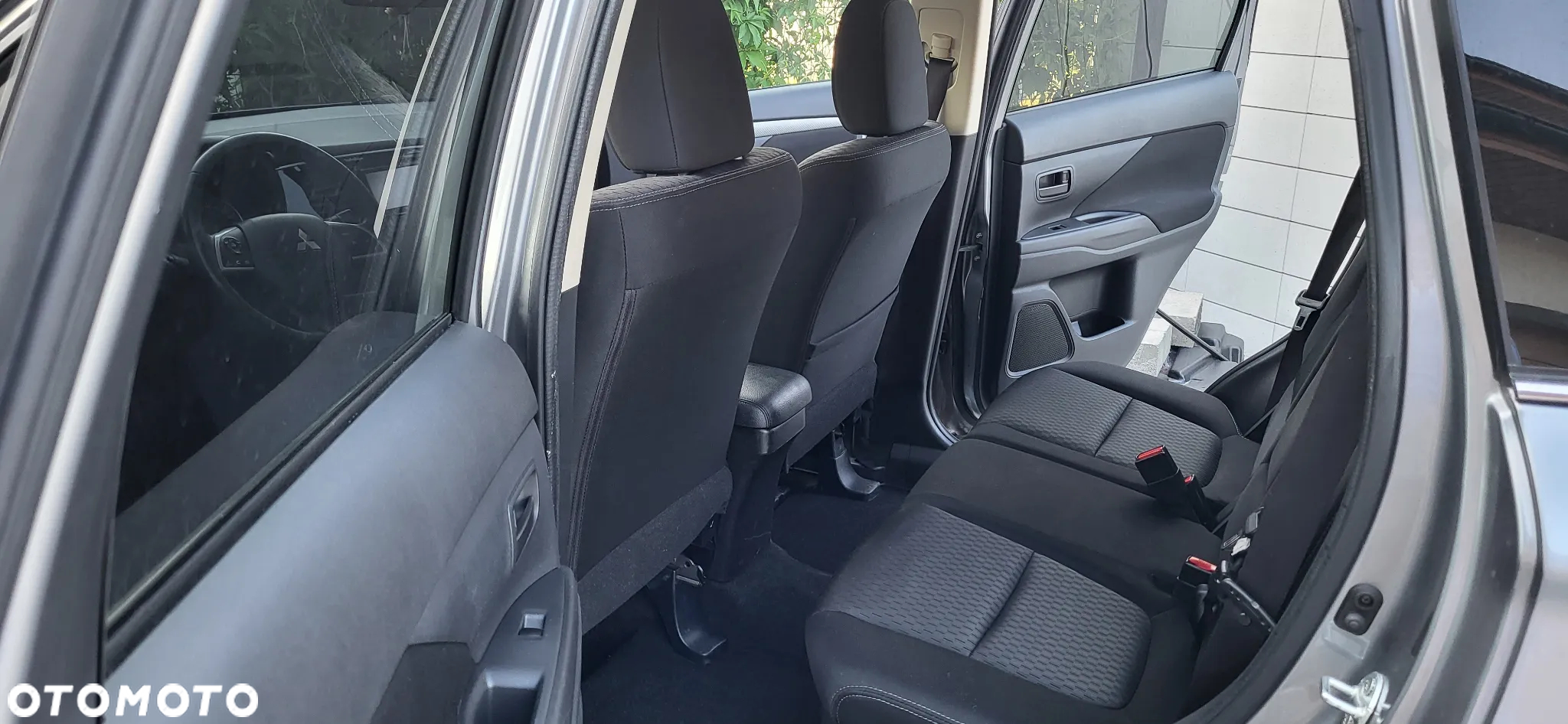 Mitsubishi Outlander - 12