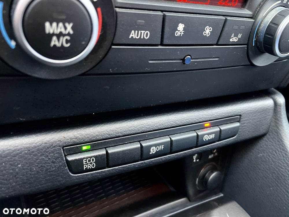 BMW X1 sDrive18d xLine - 24