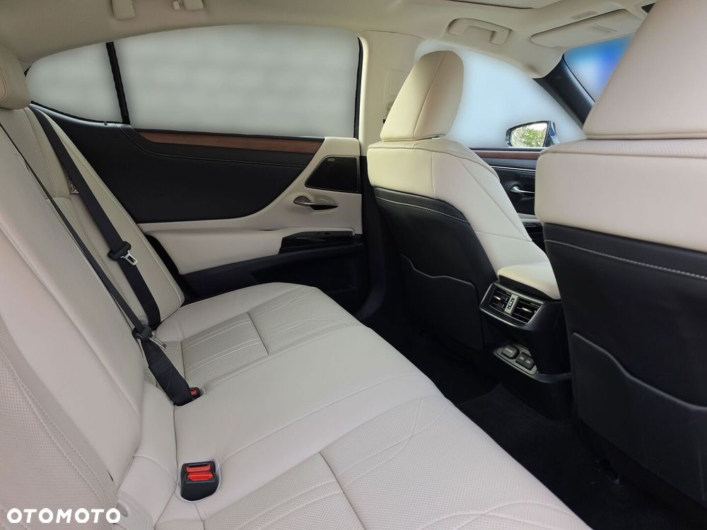 Lexus ES 300h Prestige - 33