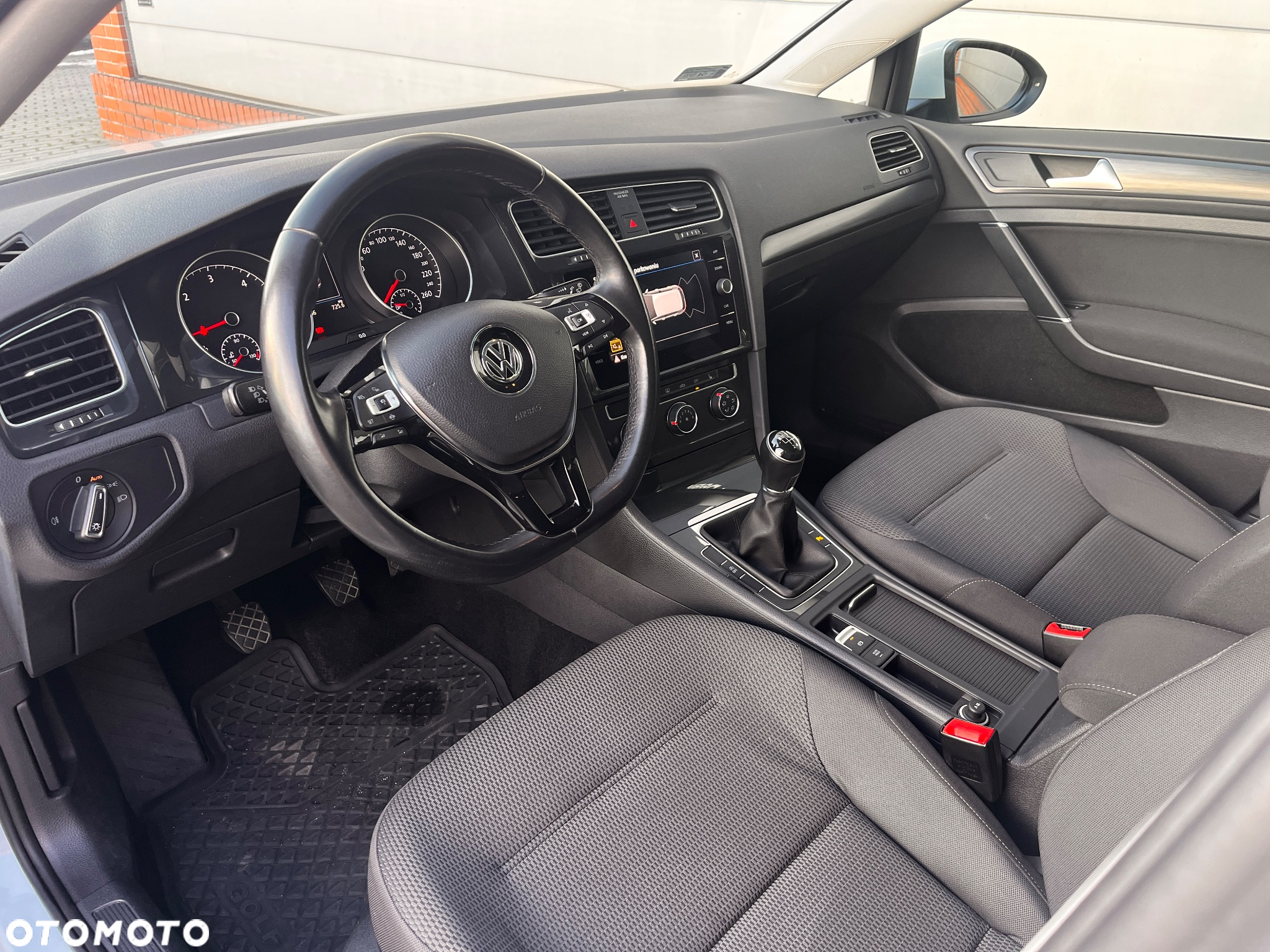 Volkswagen Golf VII 1.6 TDI BMT Comfortline - 24