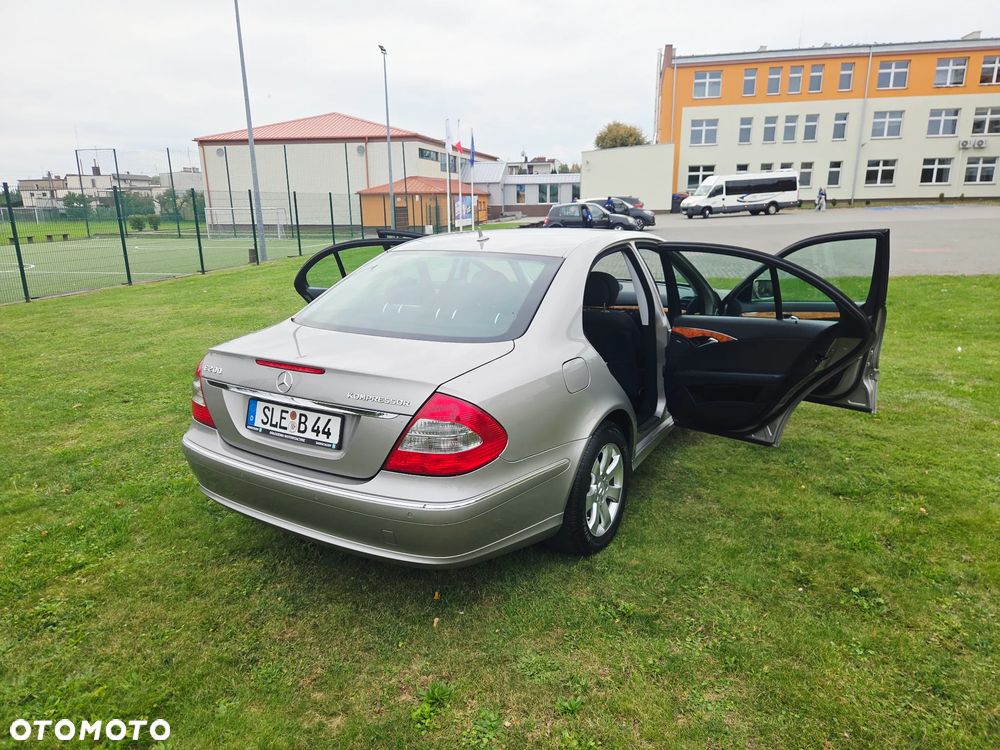 Mercedes-Benz E-Class 2008 photo 4