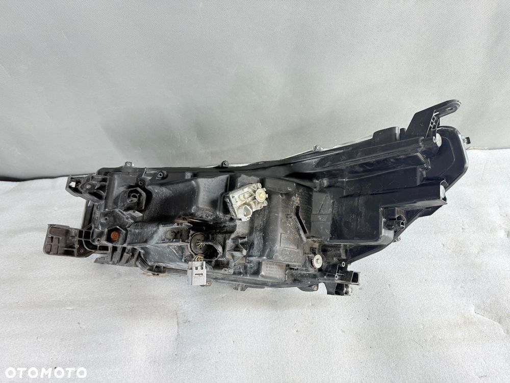 Reflektor lampa Przód strona prawa Toyota Hilux VIII 8 LIFT 1EJ-923368-040A - 8