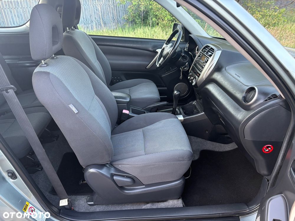 Toyota RAV4 2.0 VVT-i Sol - 23