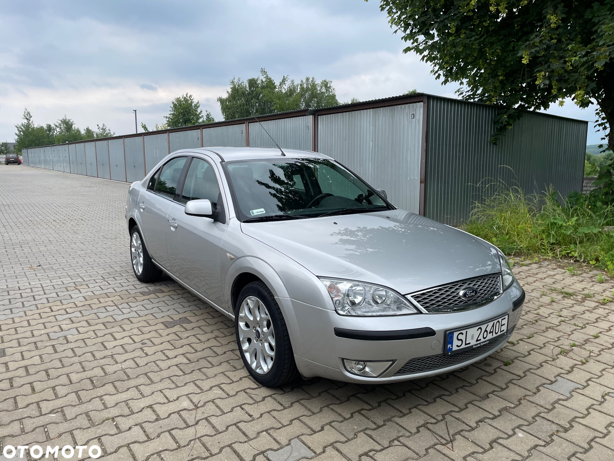 Ford Mondeo 1.8 Ghia - 11