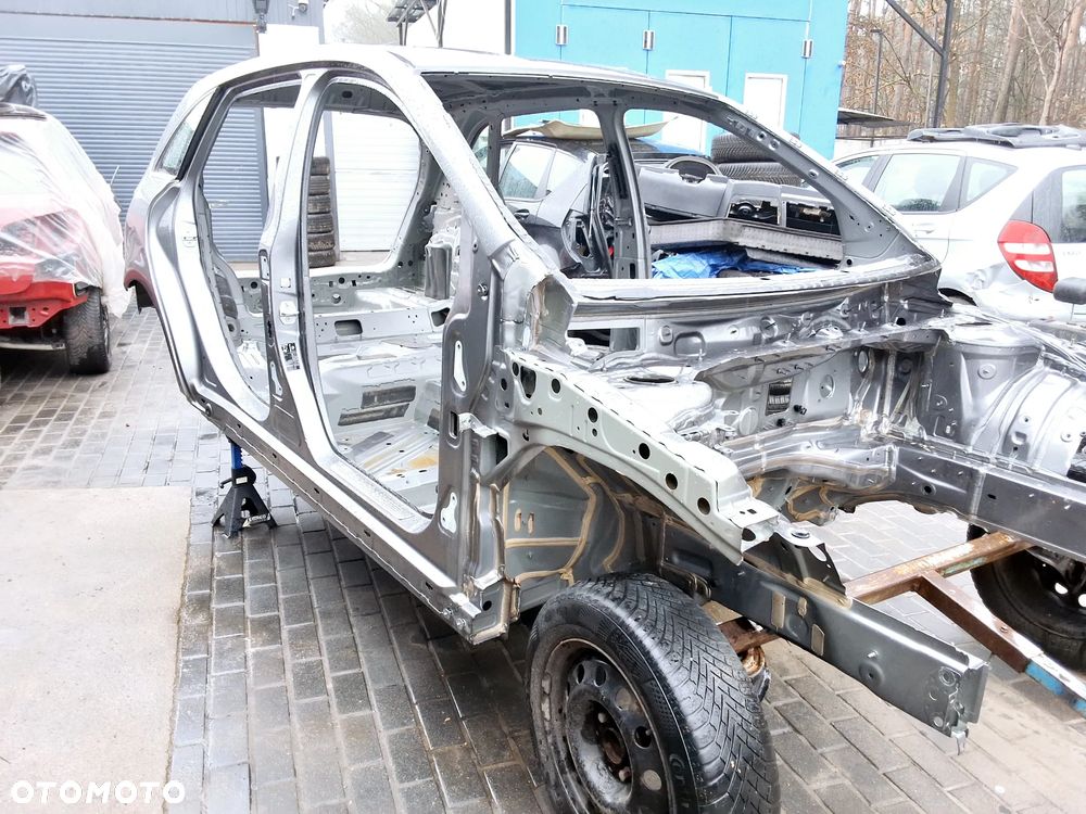 MERCEDES B-KLASA W246 SPRZEDAM KAROSERIĘ EUROPA Z DOKUMĘTAMI W KOLOR 787 W ORYGINALE Z 2013 ROKU - 2