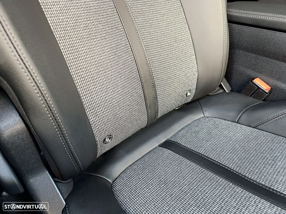 Peugeot 3008 1.2 PureTech Allure Pack EAT8 - 26