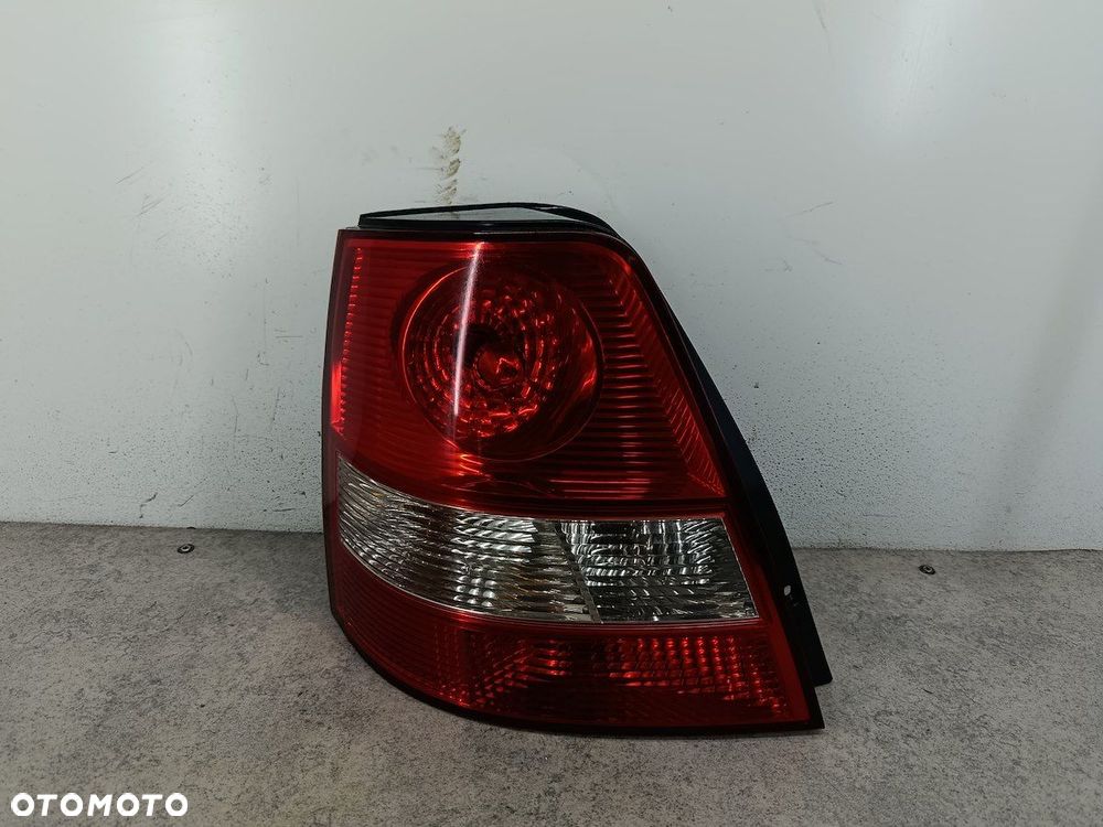 LAMPA TYLNA LEWA KIA SORENTO I - 1