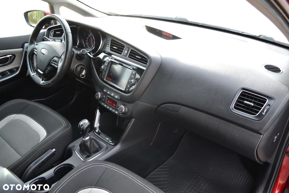 Kia Ceed 1.6 GDI Platinum Edition - 31