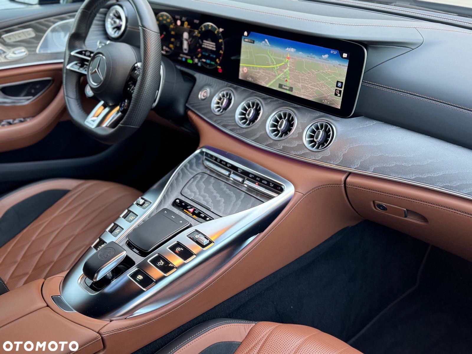 Mercedes-Benz AMG GT 43 4-Matic+ - 11