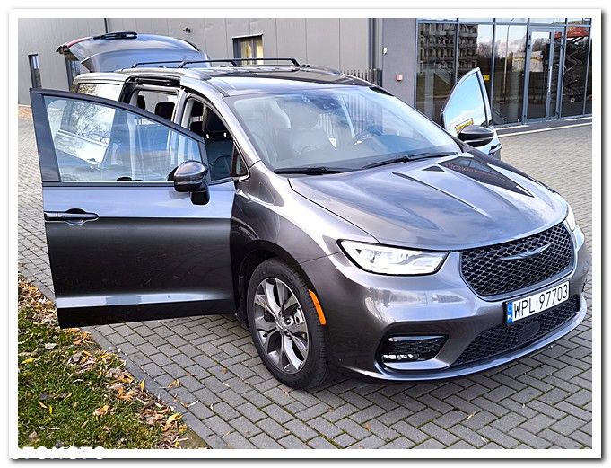 Chrysler Pacifica - 16