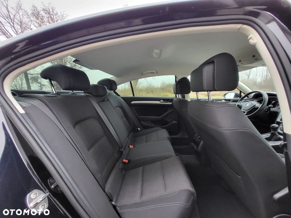 Volkswagen Passat - 24