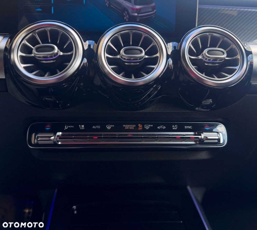 Mercedes-Benz GLB 200 d AMG Line 8G-DCT - 24