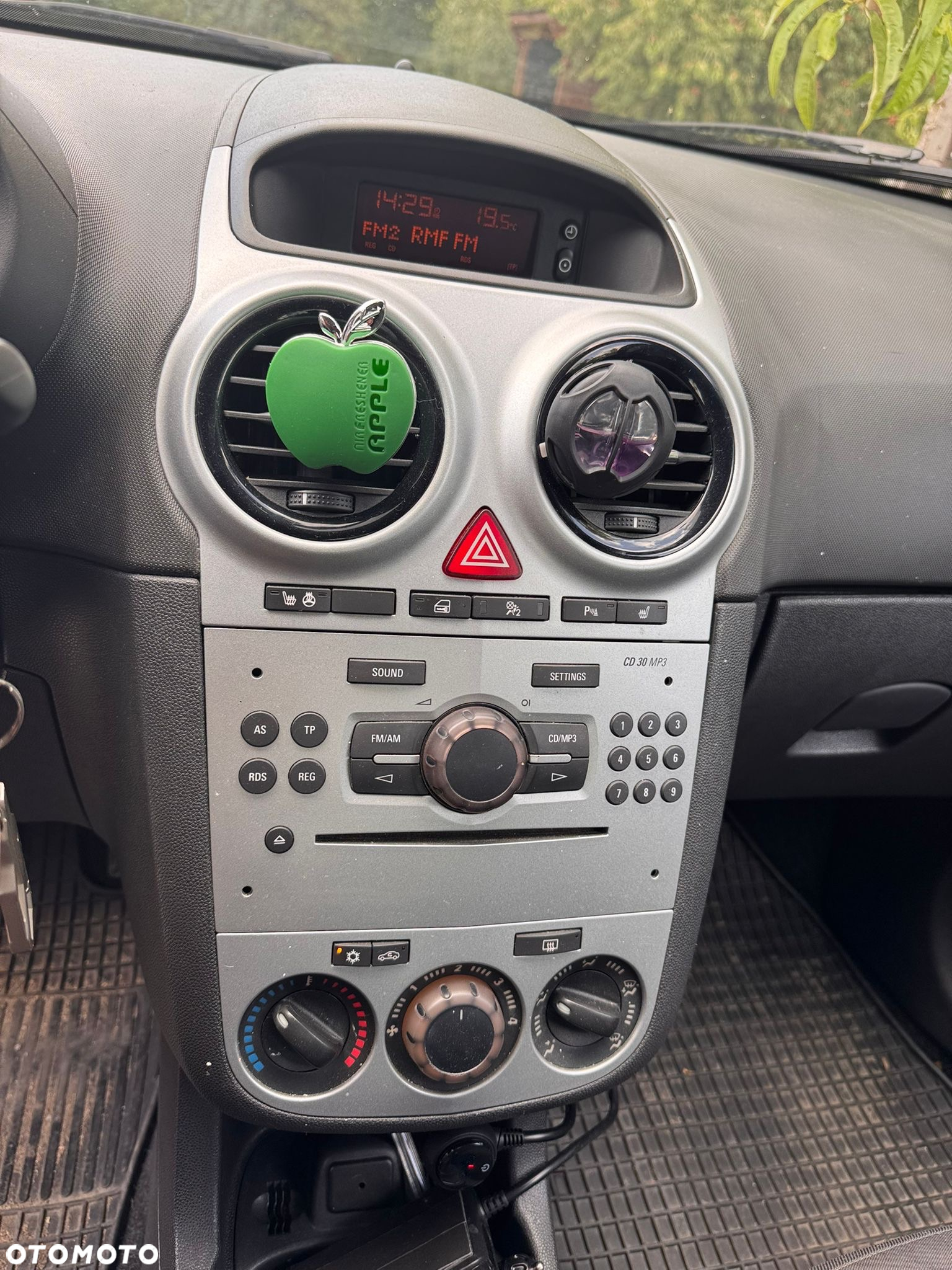 Opel Corsa 1.4 16V Color Edition - 11