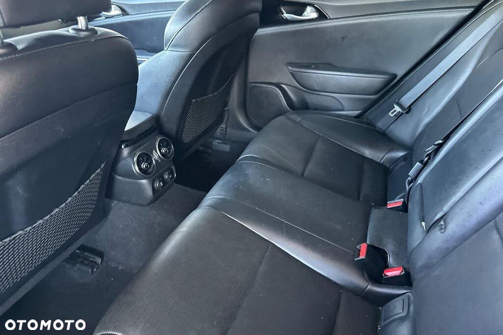 Kia Stinger - 13