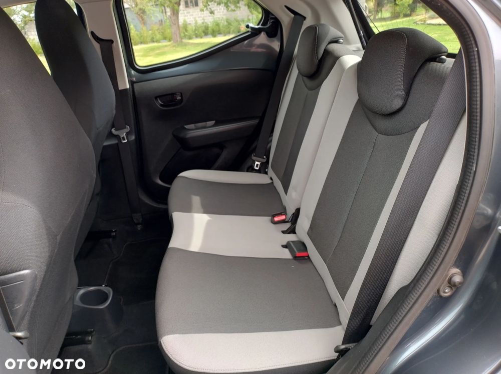 Toyota Aygo x-clusiv - 21
