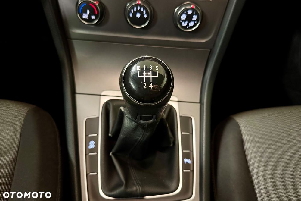 Volkswagen Golf - 24