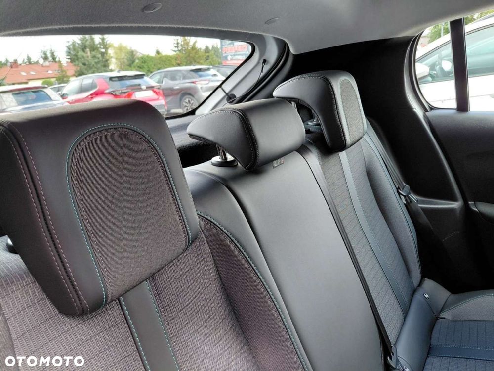 Peugeot 208 - 16
