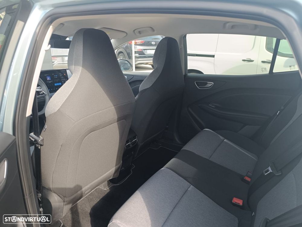 MG MG4 64 kWh Luxury - 9