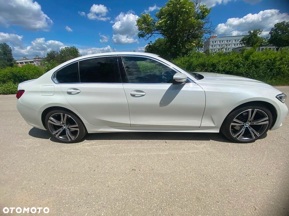 BMW Seria 3 320d xDrive Edition Luxury Line Purity - 21