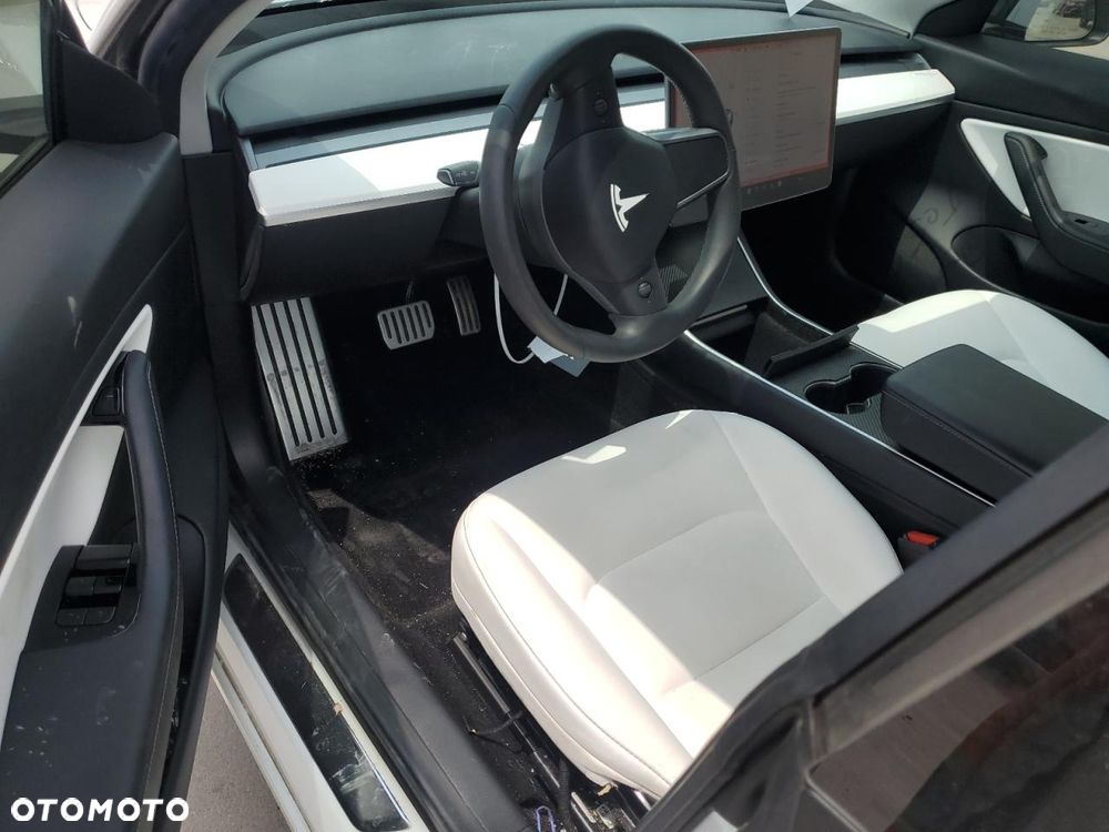 Tesla Model 3 - 10