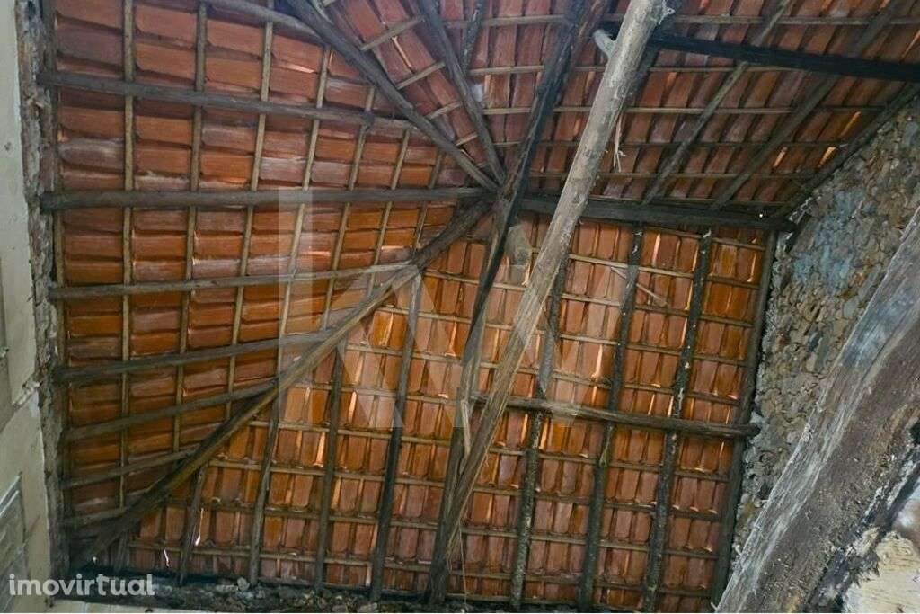 Moradia para reabilitar | Tábuas - Miranda do Corvo - Grande imagem: 4/18