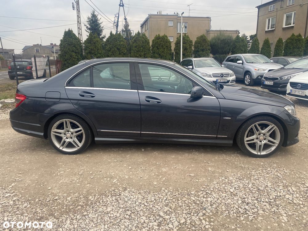 Mercedes-Benz Klasa C 180 CGI BlueEFFICIENCY Avantgarde - 14