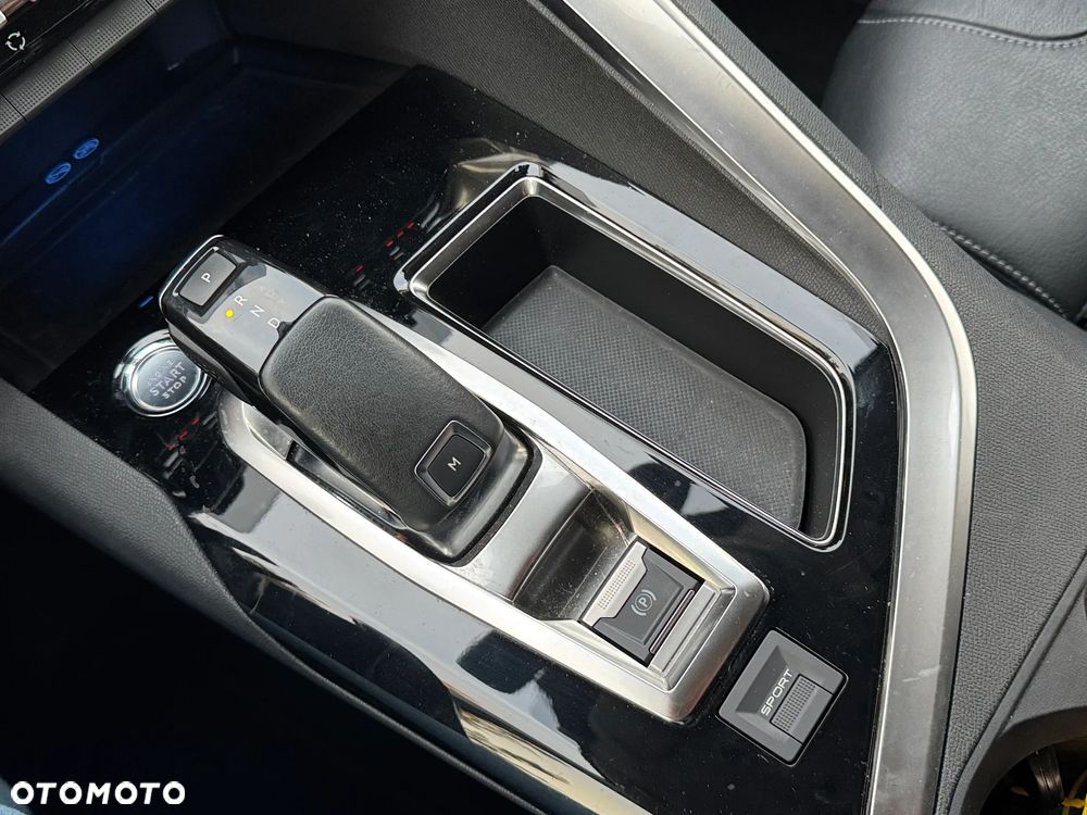 Peugeot 5008 1.6 PureTech Allure S&S EAT8 - 22