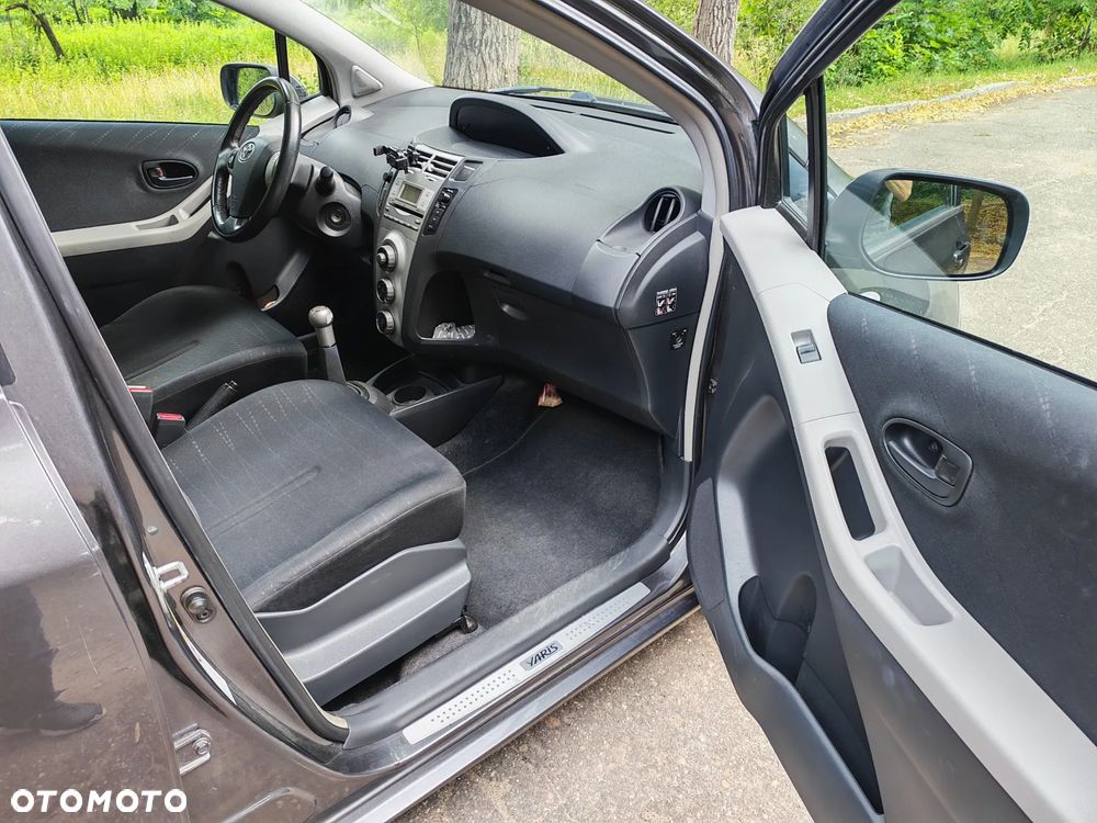 Toyota Yaris 1.0 VVT-i - 12